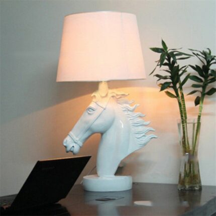 Hongcui Nordic Table Lamp LED Creative Vintage Resin Horse Head Shape Desk Lights for Home Living Room Bedroom Bedside Decor 2