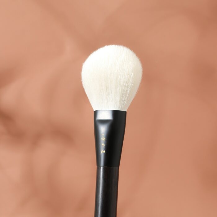 C02 Professional Handmade Make Up Brush Large Flat Round Face Powder Brush Soft Saibikoho Goat Hair Ebony Handle Makeup Brushes 4