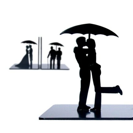 One Piece Creative Lover Hold Umbrella Metal Bookend Shelf Bookend Holder Office Supplies Home Decoration Book Stand 2